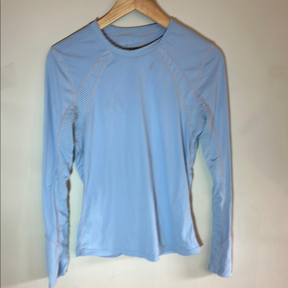 Light blue ASICS athletic running top women’s medium